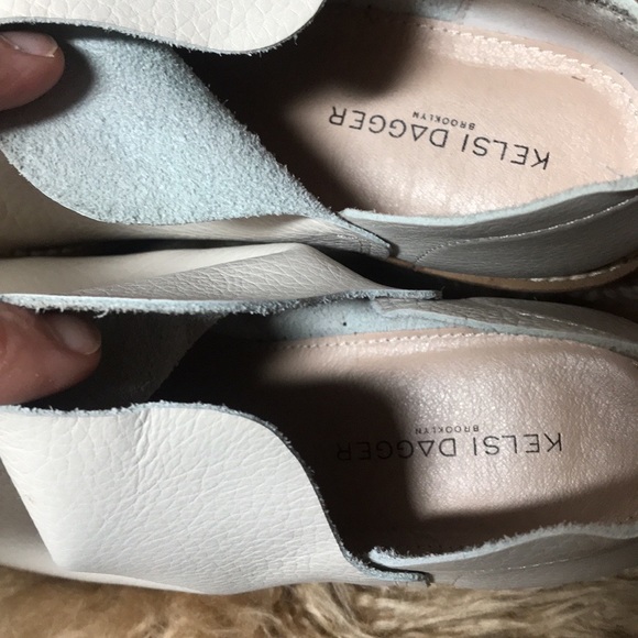 *SOLD* Beautiful booties EUC - Picture 4 of 4